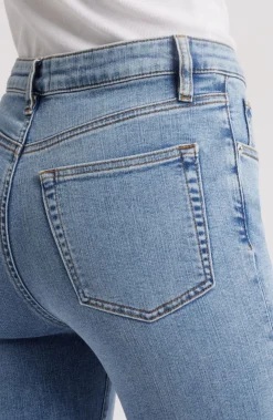 Pencil Crop Jeans in Lark