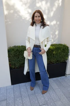 Streamline Jeans in Swan