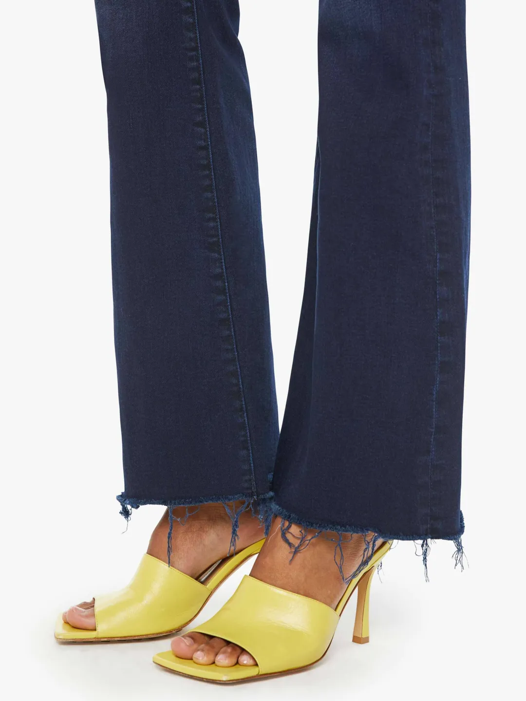 The Weekender Fray Jeans in Chip On My Shoulder