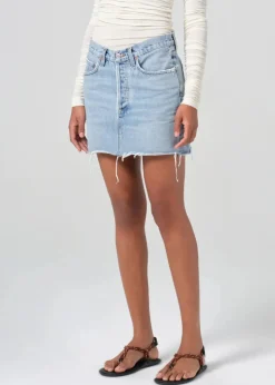 V-Waist Mini Skirt in Force